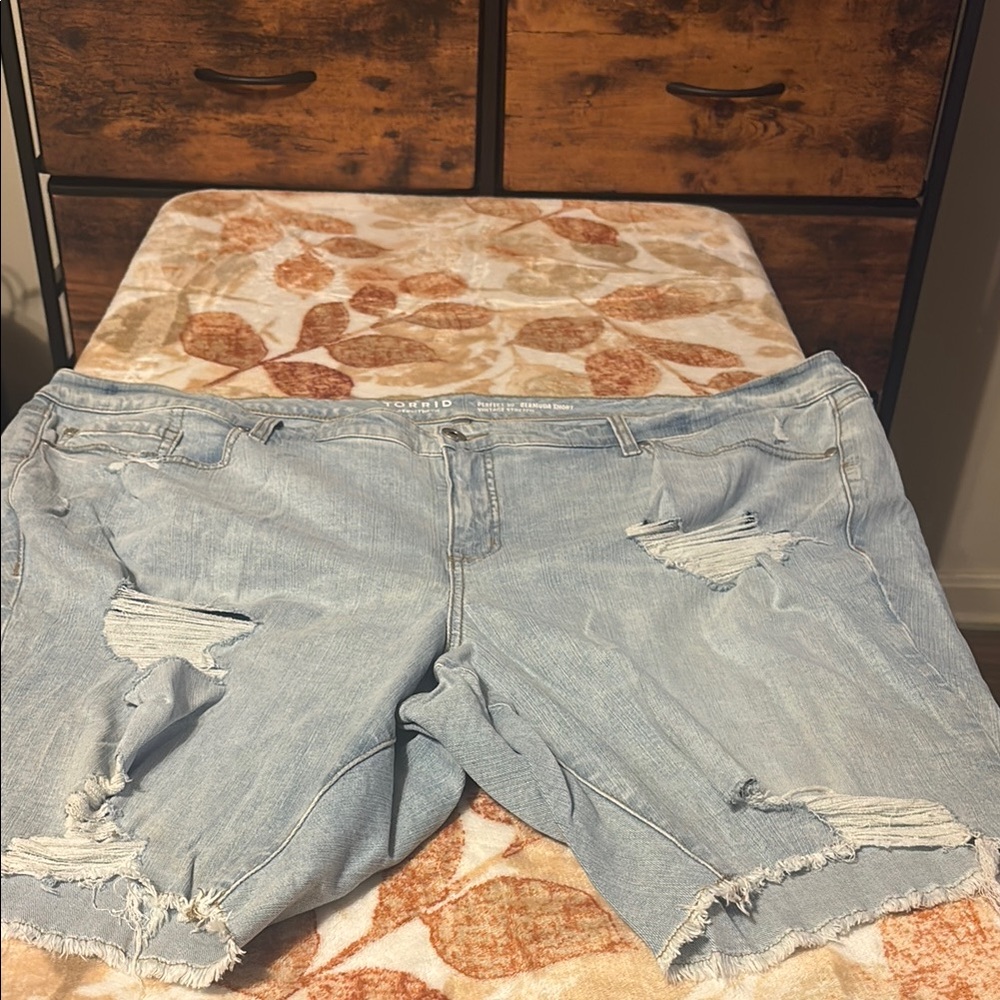 Torrid Light Blue Distressed Jean Shorts size 26
